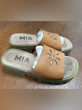 MIA Women’s Slide Sandals w/Flower Cutout Leather Strap, 7M. 2” wedge heel.